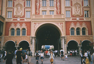 ディズニーシーのエントランス