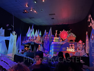 カリフォルニアアナハイムディズニーのアトラクション：イッツ・ア・スモールワールド