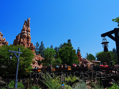 カリフォルニアアナハイムディズニーのアトラクション：ビッグサンダーマウンテン