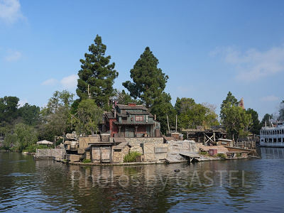 カリフォルニアアナハイムディズニーのアトラクション：トムソーヤ島いかだ