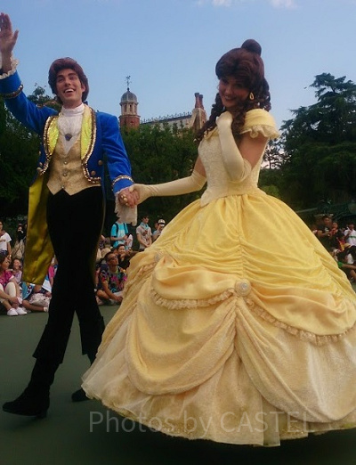 ディズニーランドのベルと王子