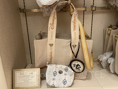 宿泊者限定トートバッグポーチ＆コインケースセット（ディズニーランドホテルグッズ）