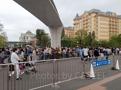 ディズニーランド5月混雑状況レポート:手荷物検査の待ち列(9:40頃)