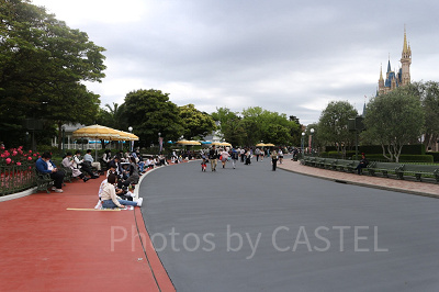 ディズニーランド5月混雑状況レポート：シンデレラ城前プラザ(10:00頃)