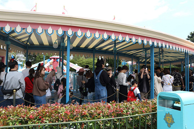 ディズニーランド5月混雑状況レポート:「空飛ぶダンボ」待ち列(12:00頃)