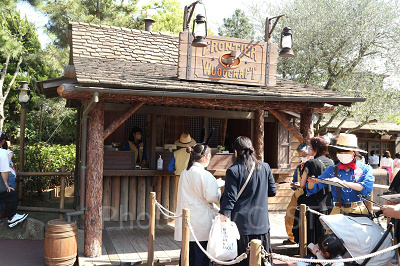 ディズニーランド5月混雑状況レポート:フロンティア・ウッドクラフト