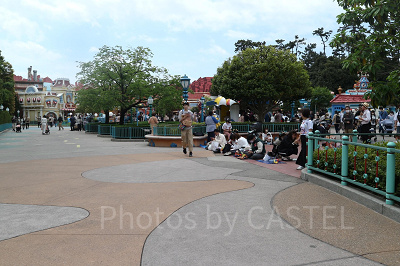 ディズニーランド5月混雑状況レポート:トゥーンタウンのパレード待ち(10:30頃)