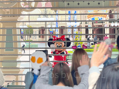 ディズニーランドの開園前グリーティング