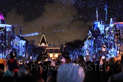 ディズニーランド:夜のプロジェクションマッピング