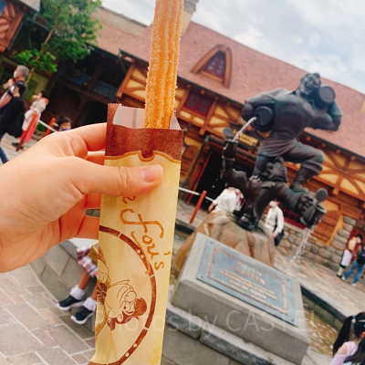 ディズニーランドおすすめフード⑧:ル・フウズ・チュロス アップルキャラメル味