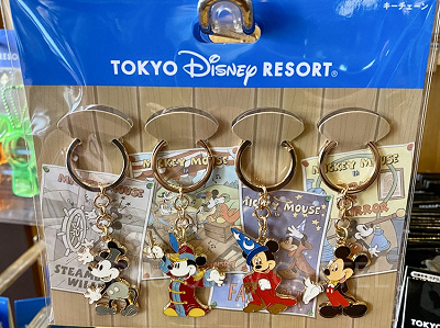 ディズニーランドお土産ランキング27位：ミッキーのキーチェーン4個セット