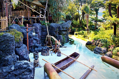 ディズニーの中でも歴史の古いアトラクションが並ぶ