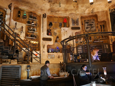 「ドク=オンダーのデン・オブ・アンティーク」店内