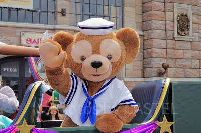 グリーティング中のダッフィー