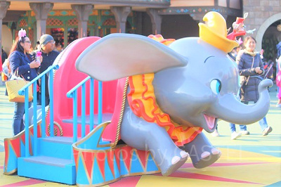 ファンタジーランドの空飛ぶダンボ