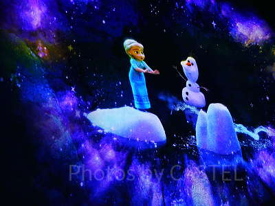 アナと一緒に遊ぶ幼少期のエルサ〔アナとエルサのフローズンジャーニー〕