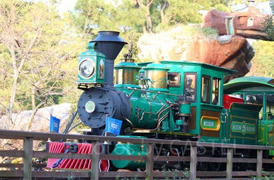 ディズニーランドを楽しもう