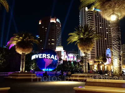 夜のユニバーサルスタジオジャパンのエントランス