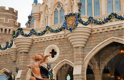 ファンタジアミッキーのブロンズ像