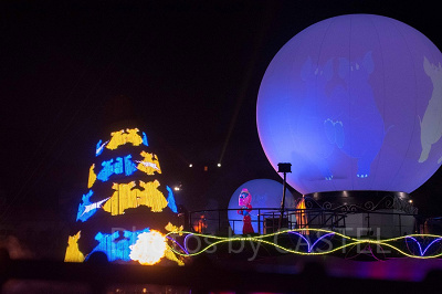 ファンタズミック！ バージ全体（TDS・夜） 設定：50㎜ SS1/100 F4.8 ISO3200