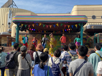 フィエスタラティーナ開催場所はSING横のステージ