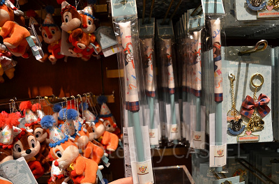 東京ディズニーランド『“36周年アニバーサリー”フラッグ・ピンバッジ』グッズ紹介 | Be Our Guest（ディズニーブログ）