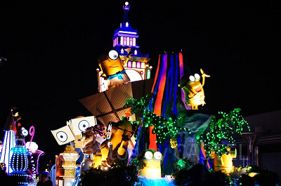 ミニオンたちがたくさん乗るフロート