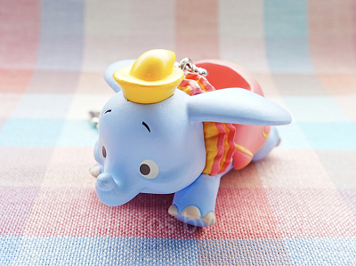 空飛ぶダンボのキーチェーン（ディズニーガチャガチャ）