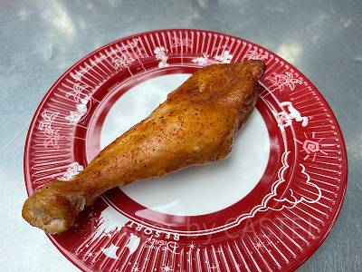 ディズニーシーの食べ物:スパイシースモークチキンレッグ