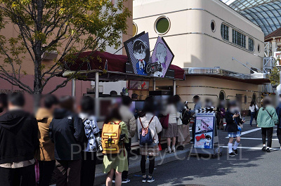 プレイングウィズお札のジョージ出口のフードカート