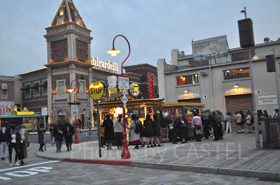 ハピネスカフェ隣のフードカート