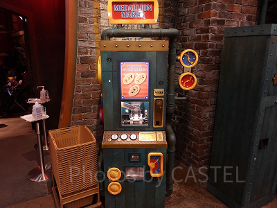 ギャグファクトリー／ファイブ・アンド・ダイムのメダリオンメーカー