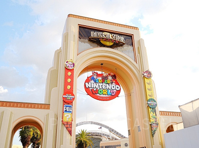 USJのコロシアムアーチ（入口）