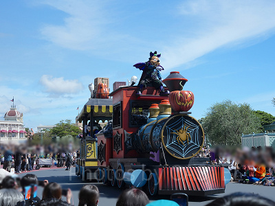 ゴースト仕様のウエスタンリバー鉄道のフロート(2023年撮影)