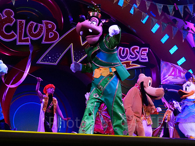 40周年コスチュームを着たグーフィー