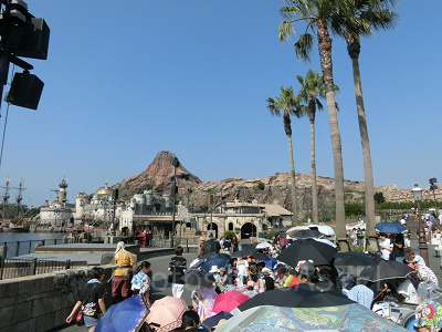 ショーが熱キャンになるかと暑い中ドキドキして待つゲスト