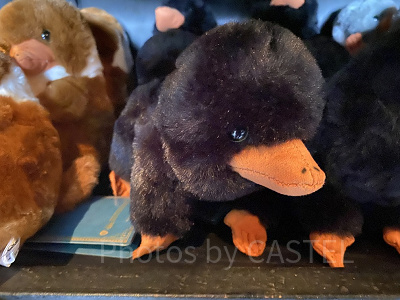 手乗りベビーニフラーぬいぐるみ