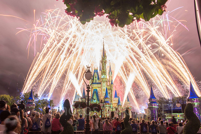 Happily Ever After フィナーレ（マジックキングダム・夜） 設定：16㎜ SS6.4 F10 ISO100（三脚使用・トリミングあり）