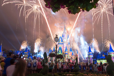 Happily Ever After（マジックキングダム・夜） 設定：16㎜ SS25.0 F10 ISO100（三脚使用・トリミングあり）