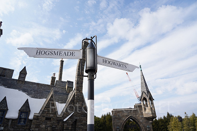 ホグズミード村とホグワーツに分かれているハリーポッターエリア