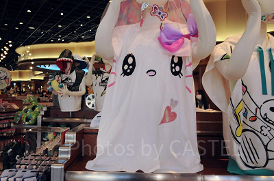 ハローキティの20周年Tシャツ