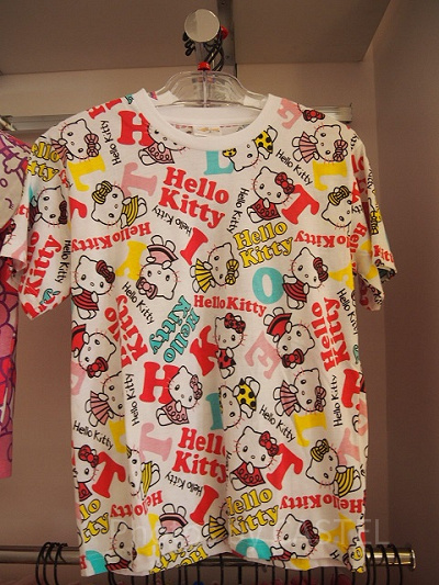 ハローキティカラフルアルファベットTシャツ