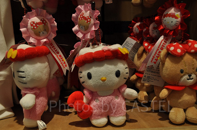 ハローキティ　ぬいぐるみキーチェーン（ハローキティ)