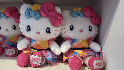 ハローキティぬいぐるみ