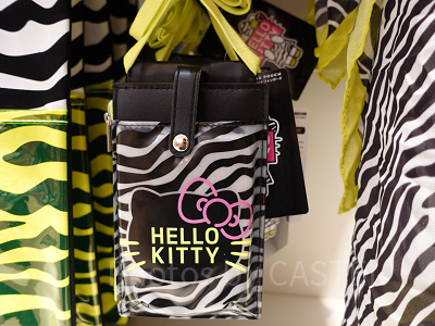 ハローキティ スマホポーチ