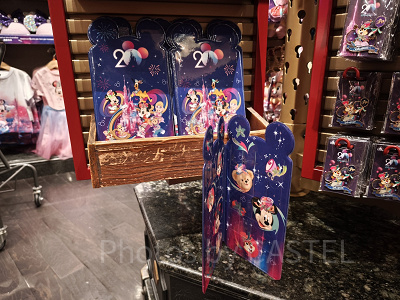 香港ディズニー20周年「ミッキー&フレンズ・グランドセレブレーショングッズ」:スーベニアメダルコレクションブック