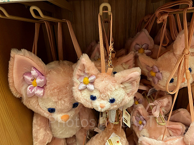 香港ディズニーダッフィー＆フレンズグッズ：フェイスシルエットのふわふわポーチ各7種