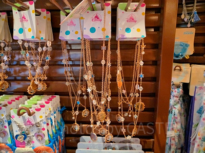 香港ディズニーアナ雪グッズ:アナとエルサのバッグチャーム(ロングチェーン)