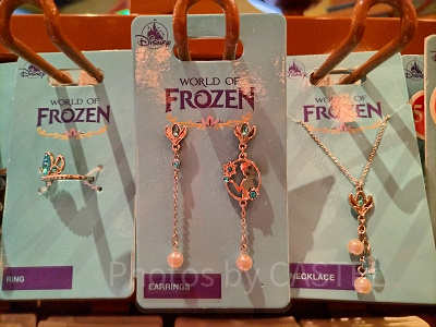 香港ディズニーアナ雪グッズ:エルサモチーフのイヤリング