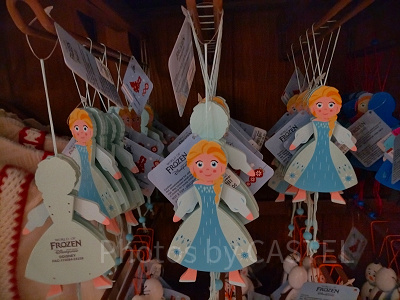 香港ディズニーアナ雪グッズ:エルサの木製人形